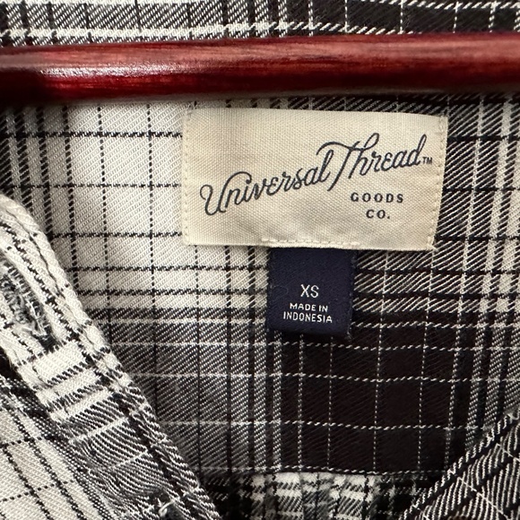 Universal Thread Women's Hi-Lo Black and White Plaid Top Long Sleeves Size XS - Picture 8 of 11
